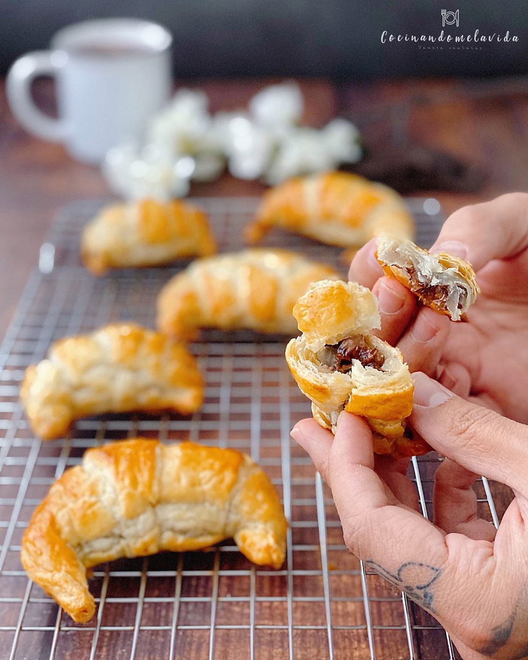 cruasanes rellenos de crema de avellanas y chocolate