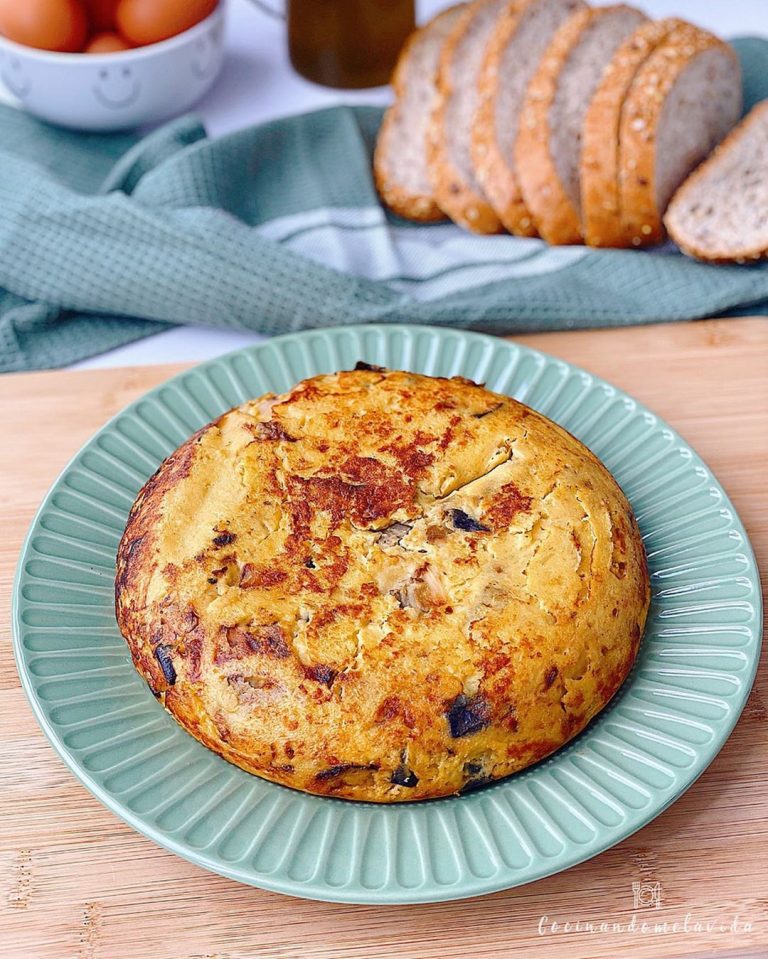 TORTILLA DE PATATAS Y BERENJENA COCINANDOMELAVIDA
