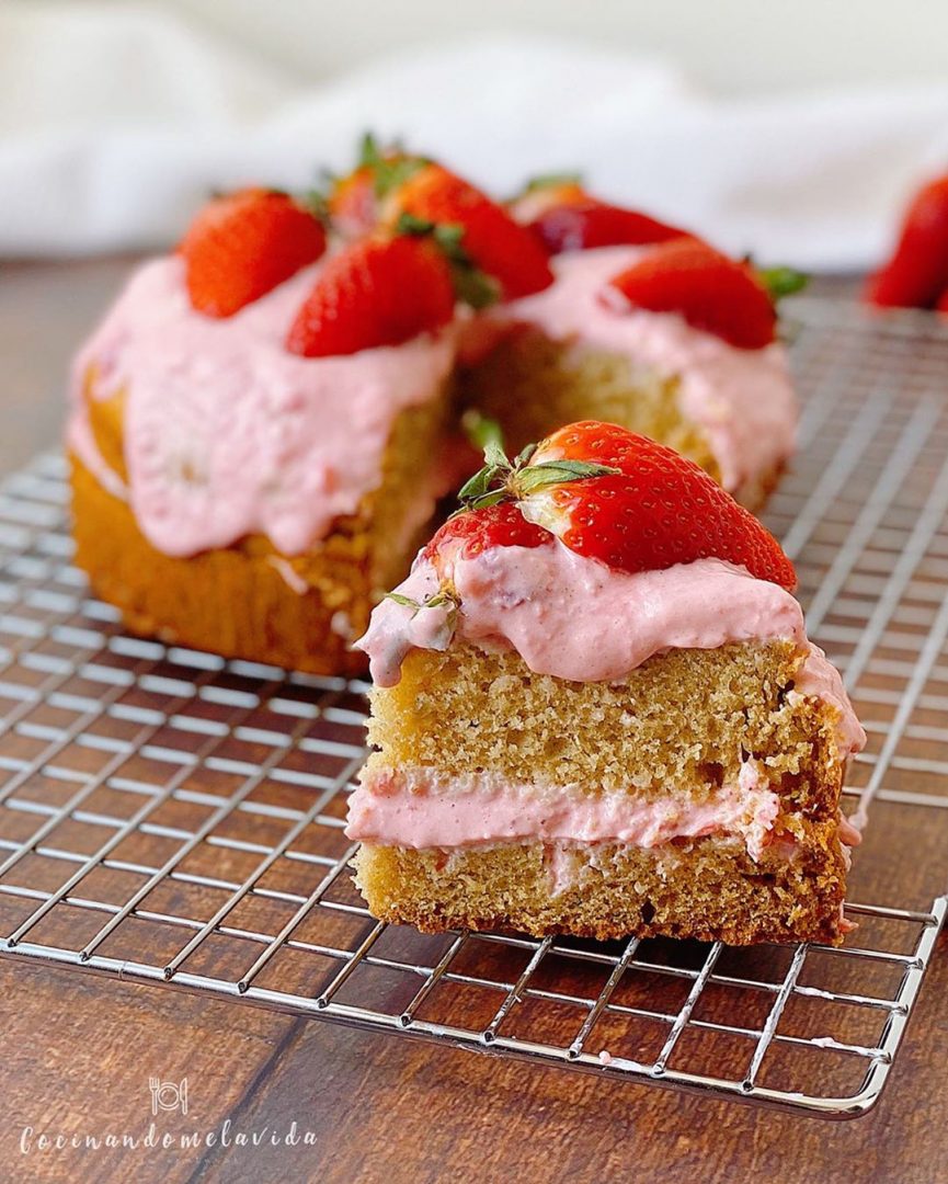 bizcocho de fresas y yogur sin gluten y sin azúcares añadidos