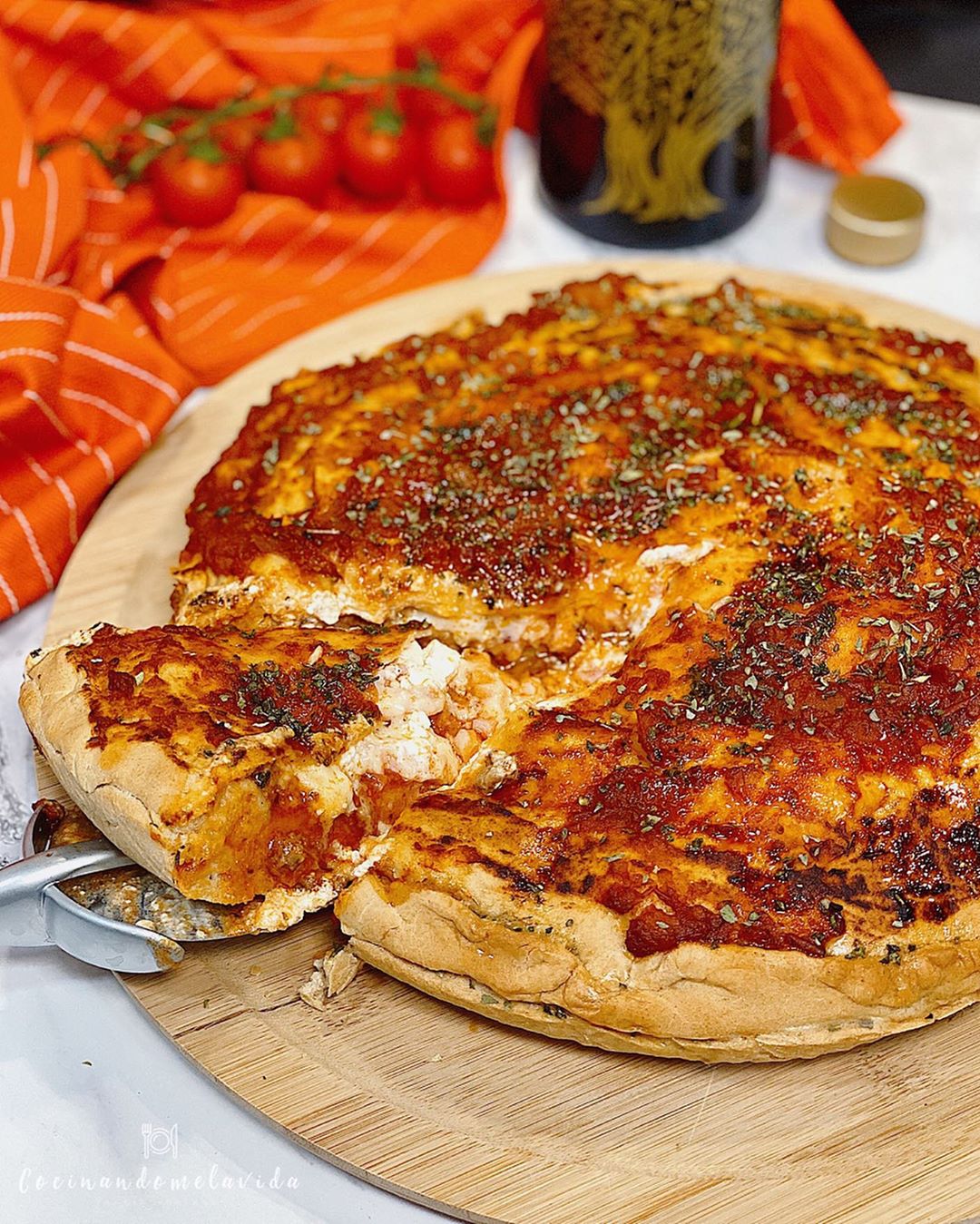 pizza empanada a la boloñesa