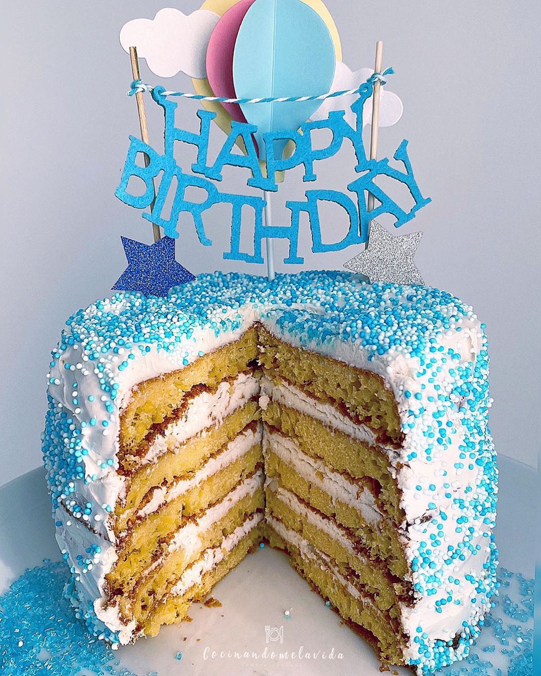 TARTA DE CUMPLEAÑOS CON NATA VEGETAL