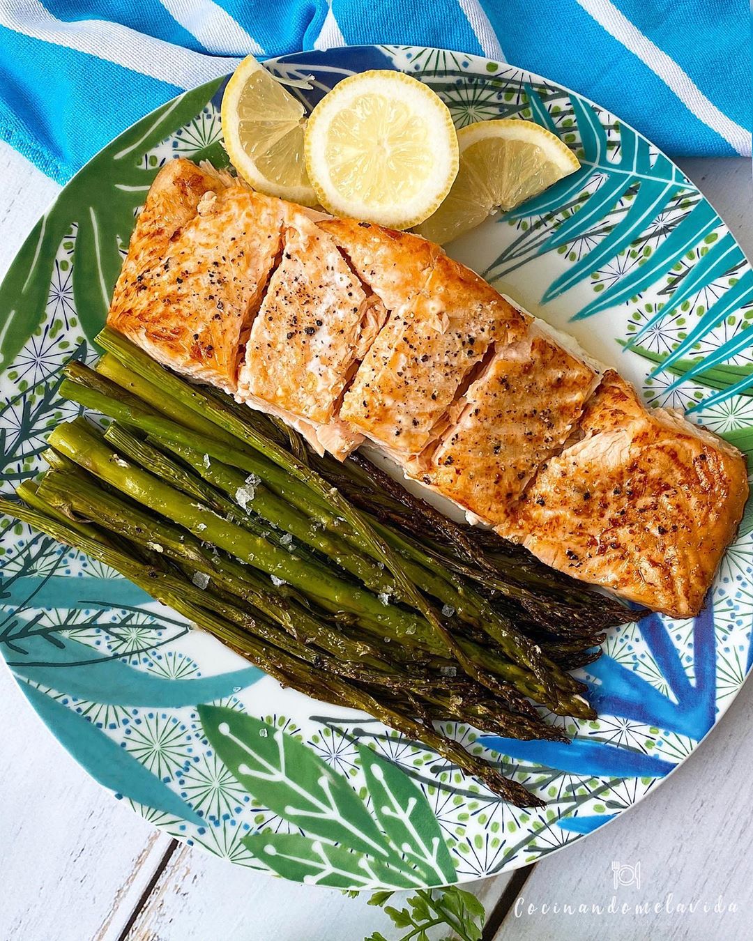 SALMÓN AL HORNO CON ESPÁRRAGOS COCINANDOMELAVIDA