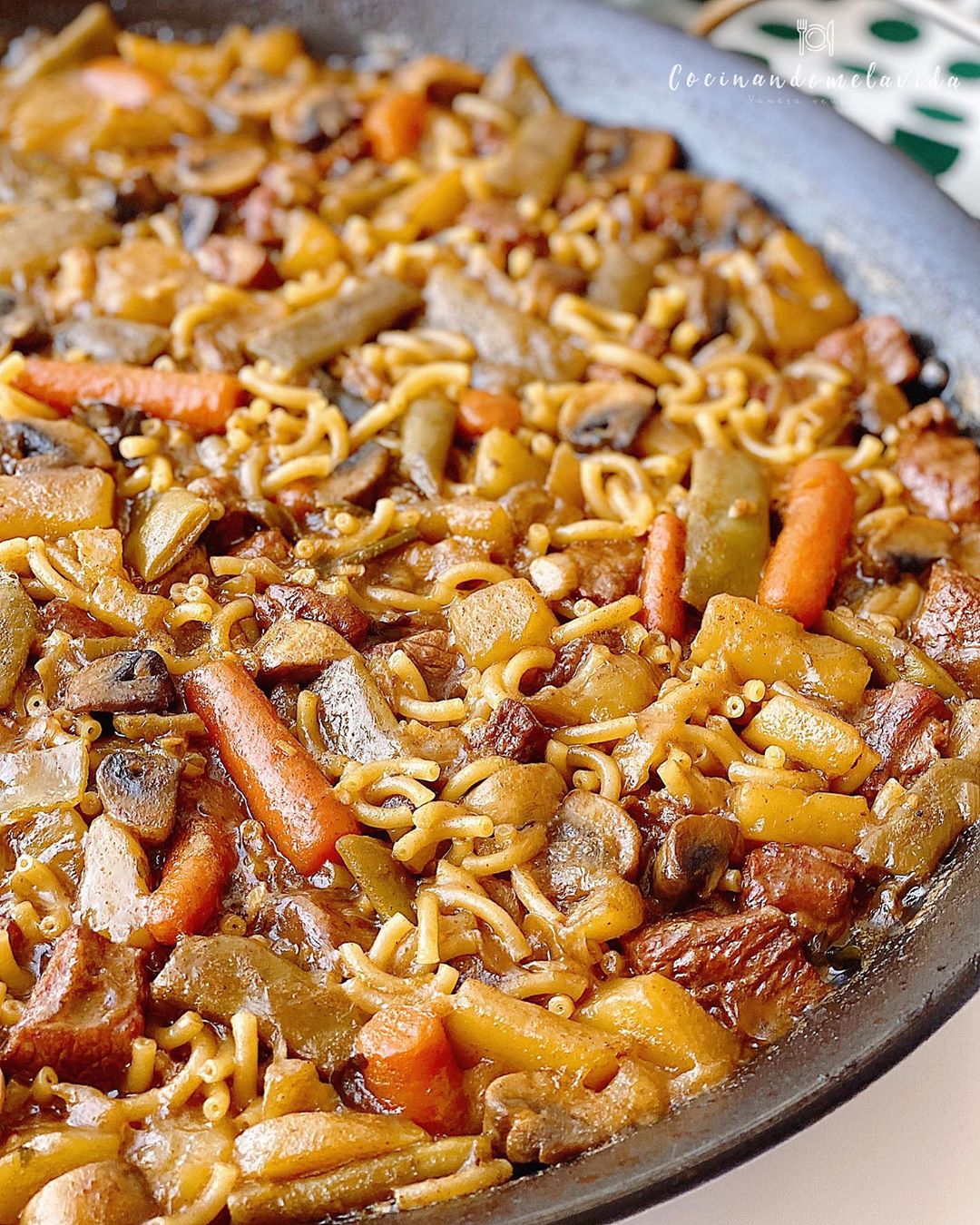 FIDEOS A LA CAZUELA CON TERNERA Y VERDURAS