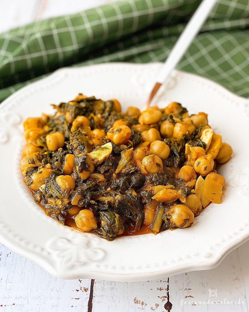 GARBANZOS CON ESPINACAS Y HUEVO