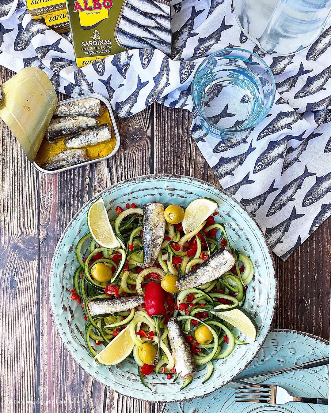 ENSALADA DE PEPINO Y SARDINAS EN CONSERVA