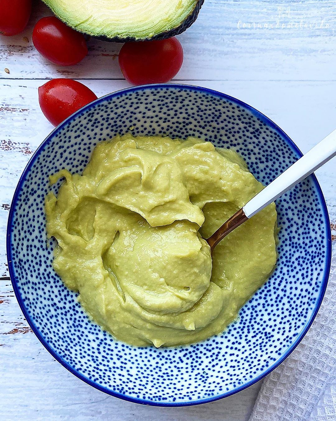 rollitos de calabacín con salmón y mayonesa de aguacate