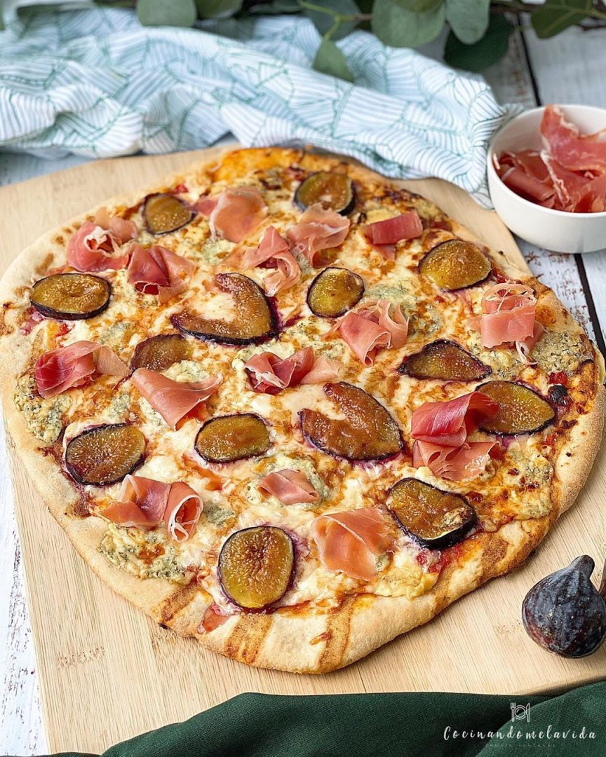 pizza con roquefort, higos y jamón