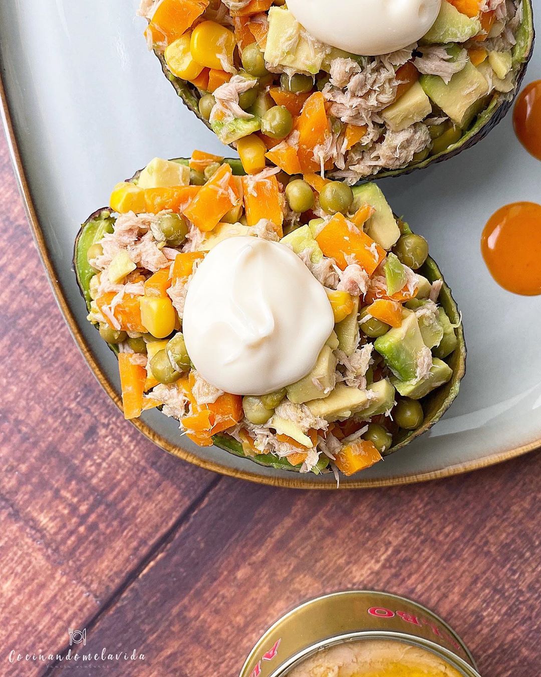 AGUACATES RELLENOS DE ATÚN, VERDURAS Y MAYONESA SIN HUEVO