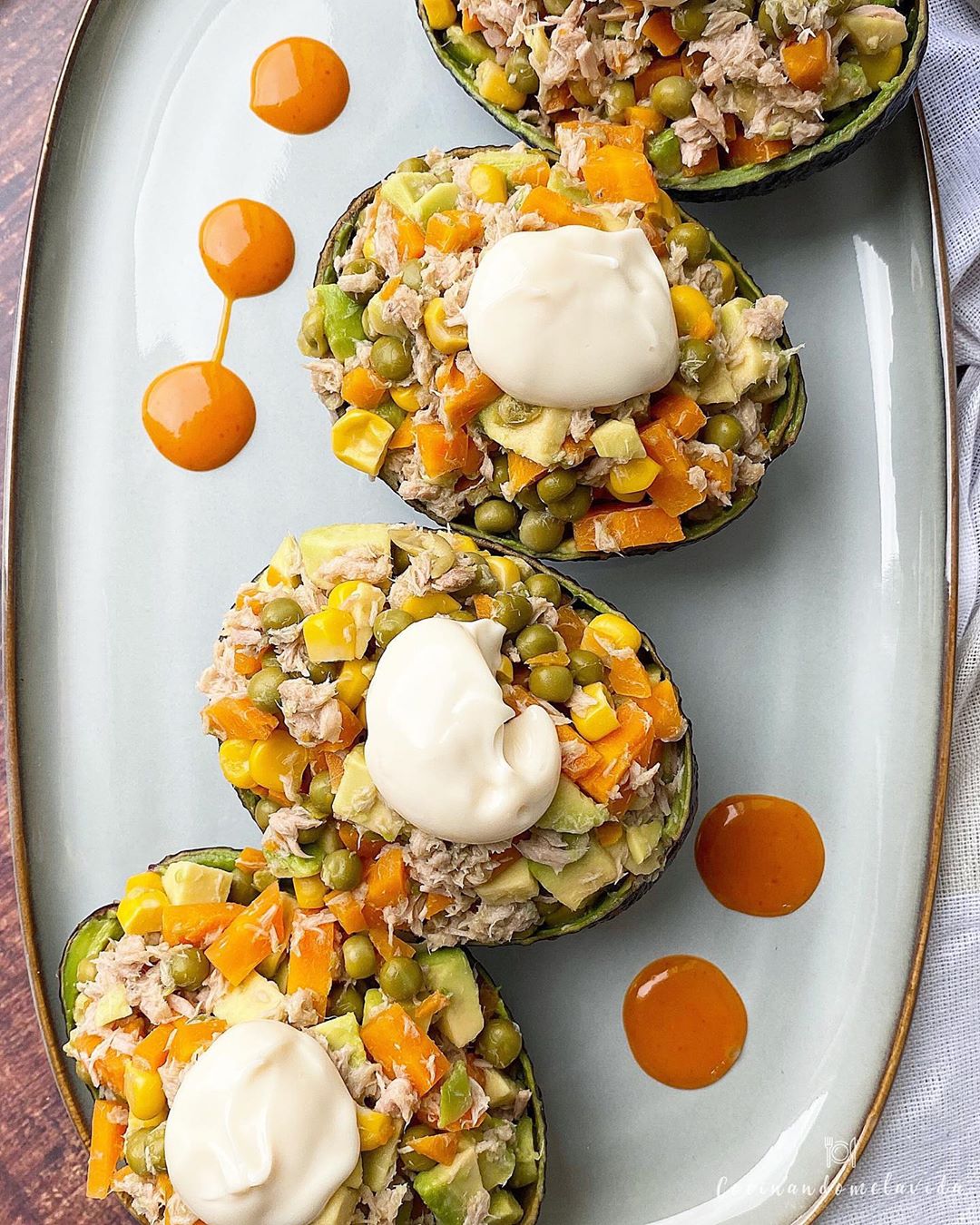 AGUACATES RELLENOS DE ATÚN, VERDURAS Y MAYONESA SIN HUEVO