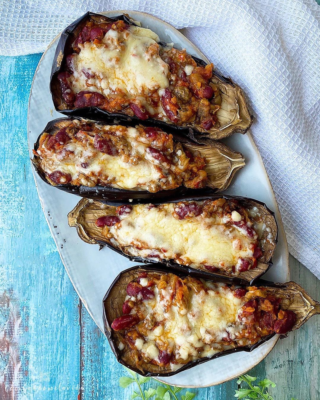 BERENJENAS RELLENAS DE ALUBIAS ROJAS CON TOMATE