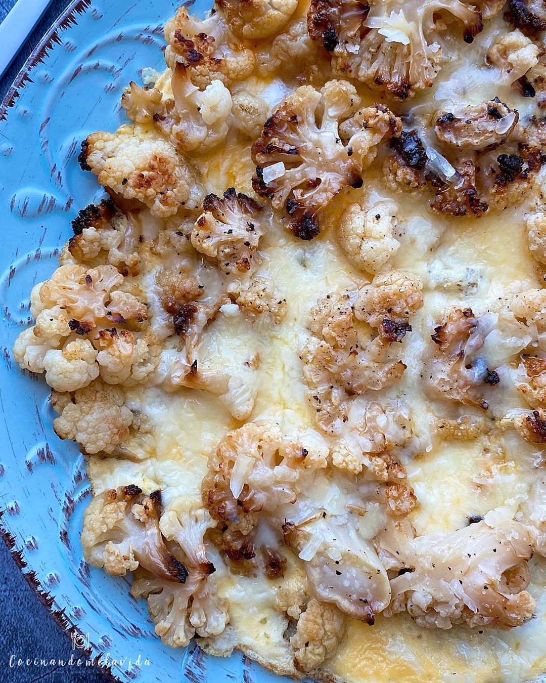 COLIFLOR ASADA CON HUEVOS Y QUESO COCINANDOMELAVIDA