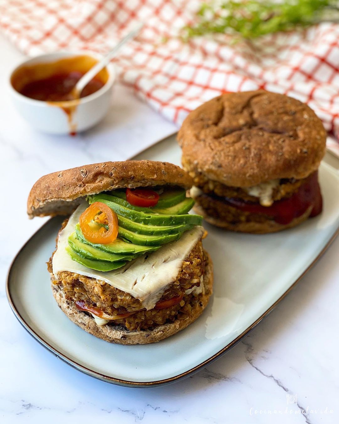 burgers de lentejas y arroz con ketchup casero