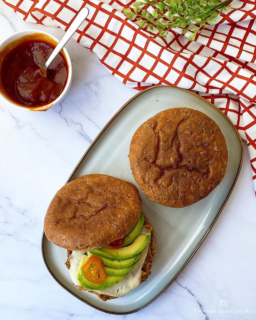 burgers de lentejas y arroz con ketchup casero