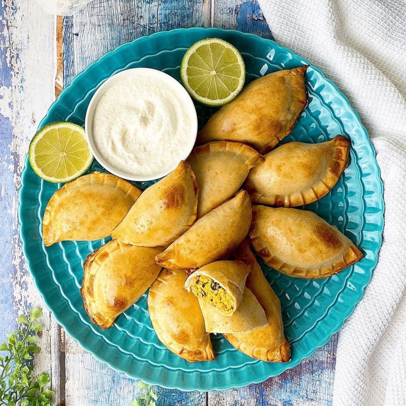 EMPANADILLAS CASERAS RELLENAS DE POLLO AL CURRY CREMOSO