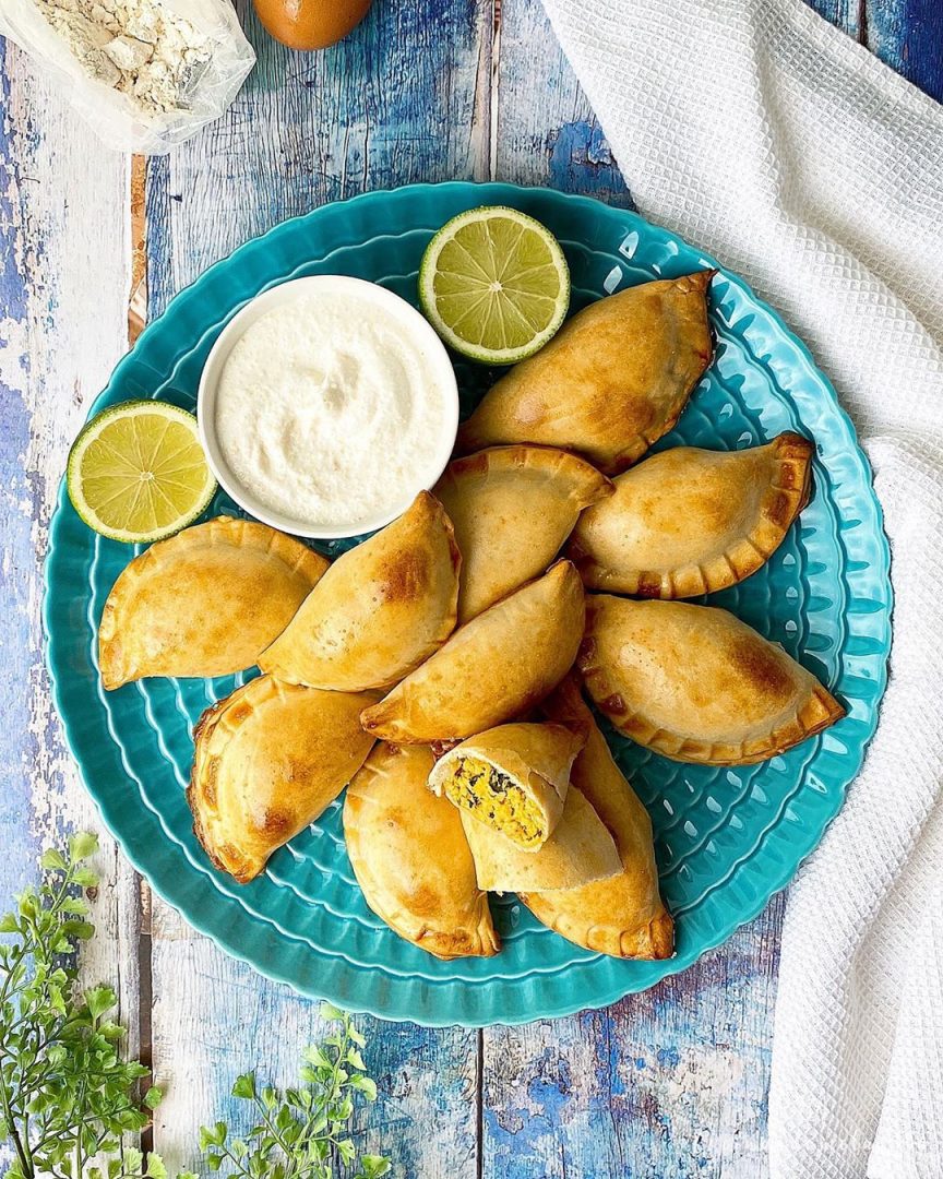 EMPANADILLAS CASERAS RELLENAS DE POLLO AL CURRY CREMOSO