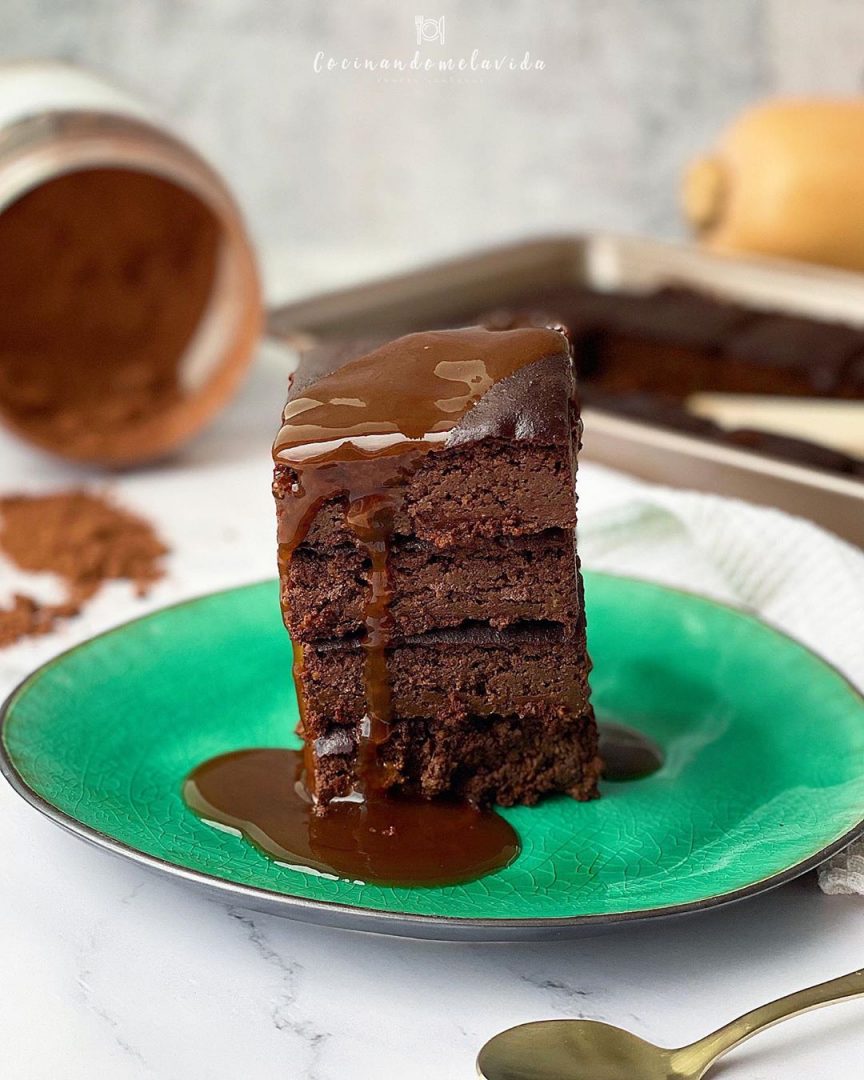 brownie de calabaza y almendra con sirope de chocolate saludable