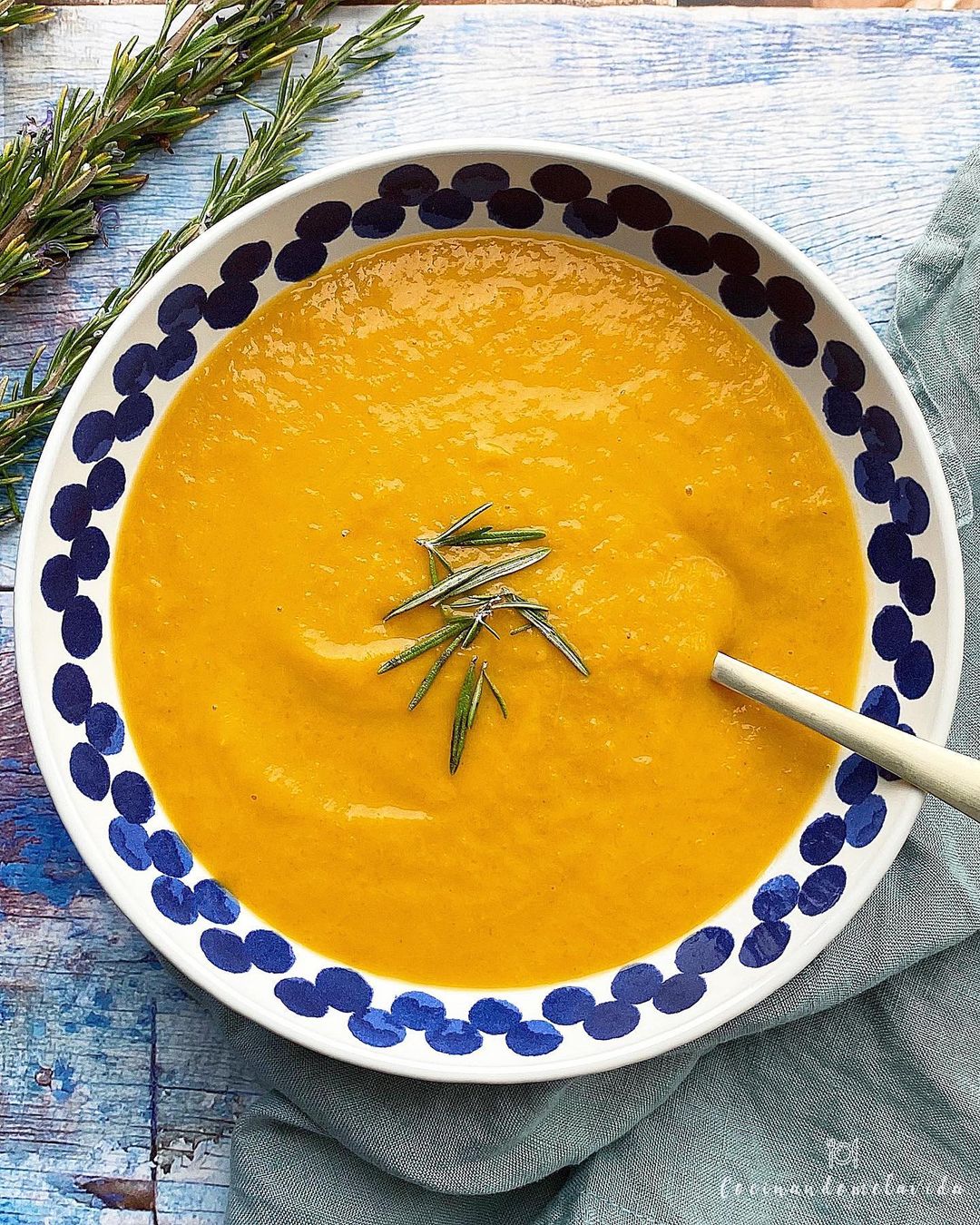 CREMA DE CALABAZA Y PERA CON QUESO DE CABRA