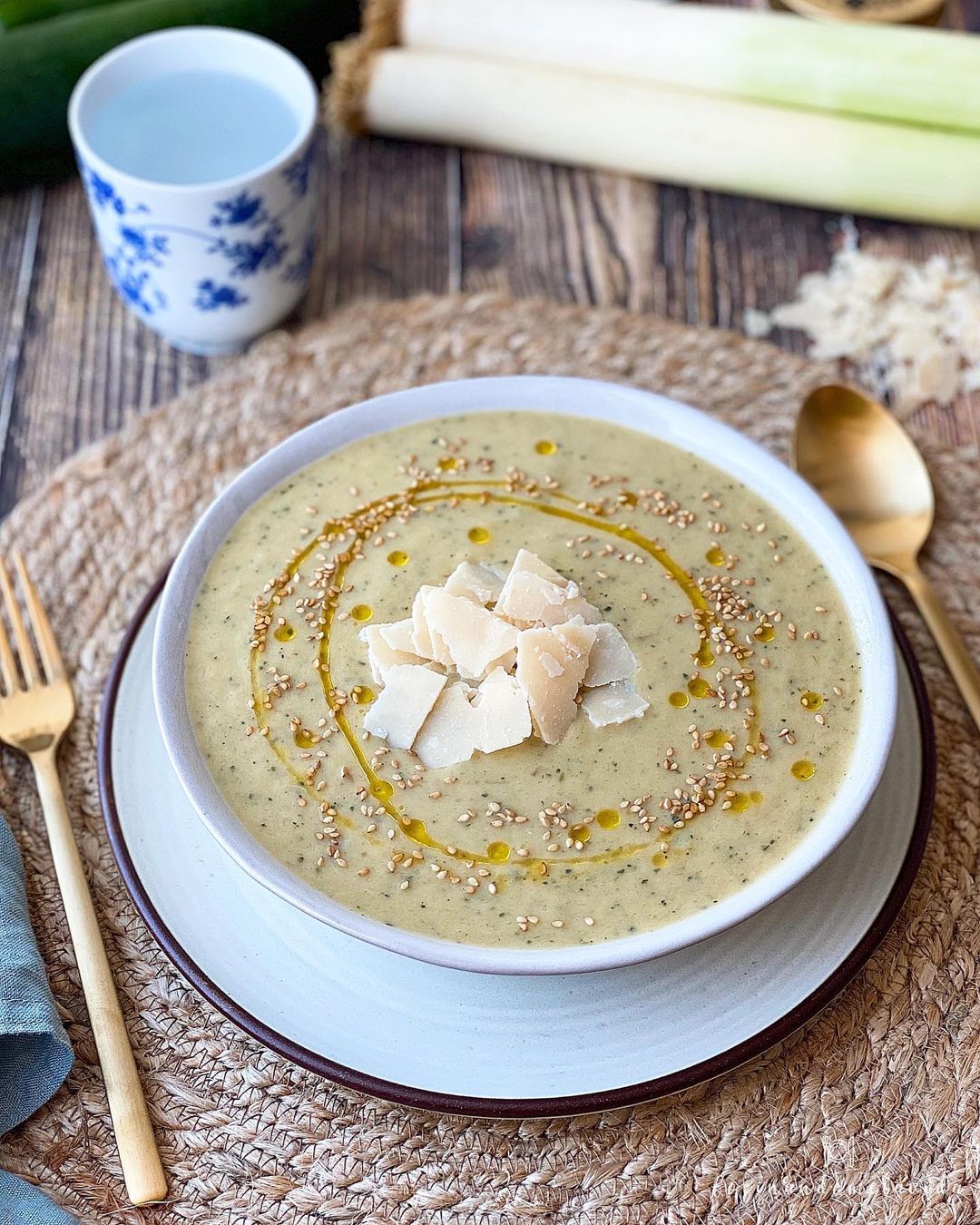 CREMA DE PUERROS Y CALABACÍN CON QUESO