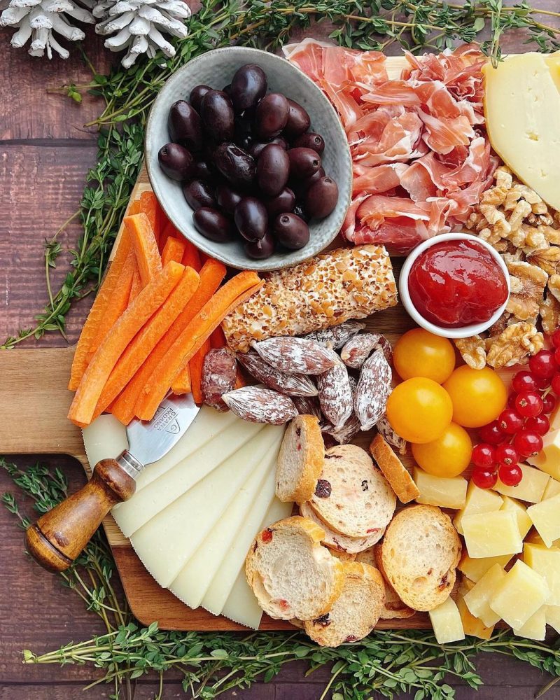 TABLA DE QUESOS Y EMBUTIDOS COCINANDOMELAVIDA