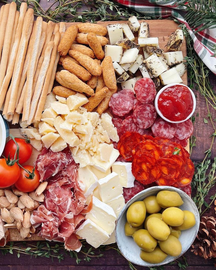 TABLA DE QUESOS Y EMBUTIDOS COCINANDOMELAVIDA