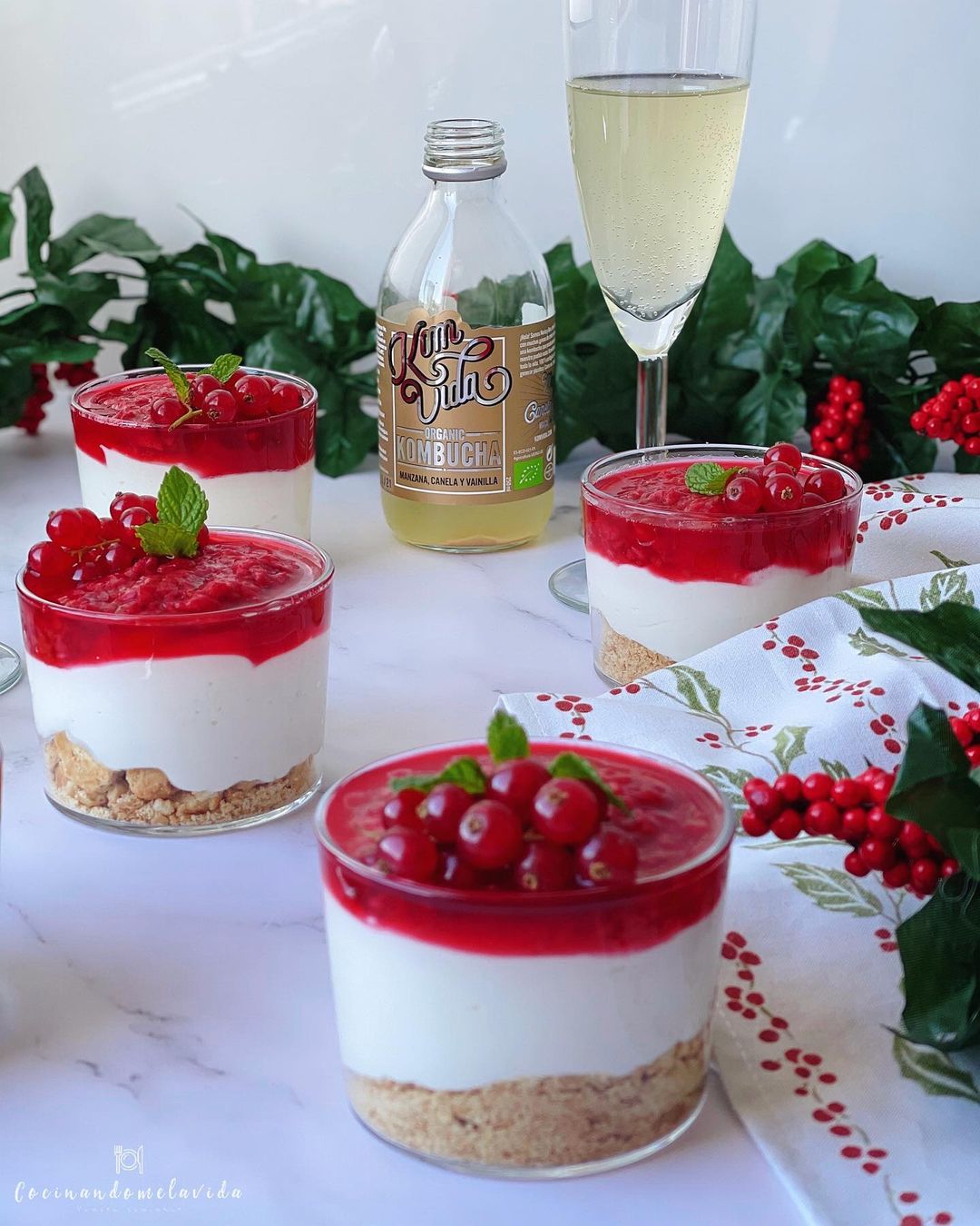 vasitos de cheesecake de frutos rojos