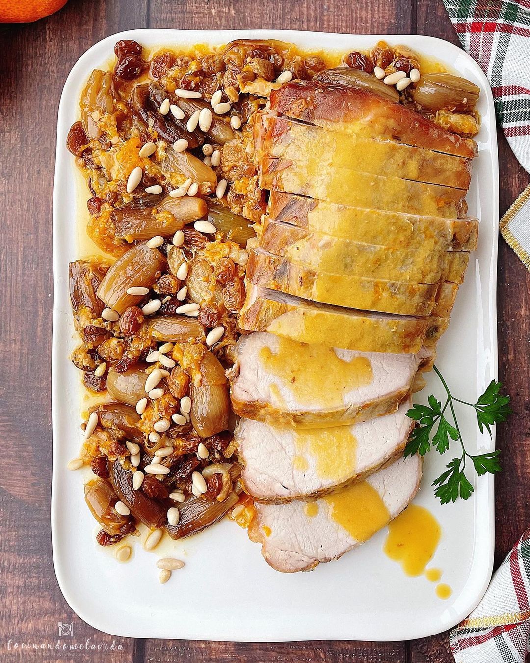 LOMO DE CERDO CON SALSA DE MANDARINAS