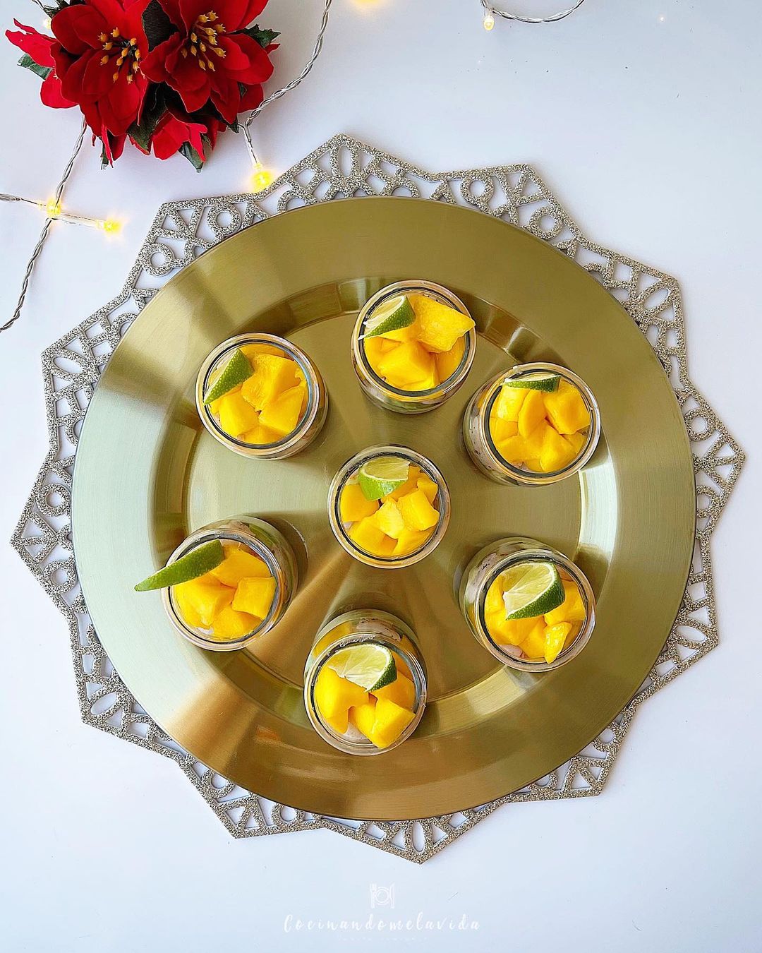 TARTAR DE SALMÓN Y GAMBONES EN VASO