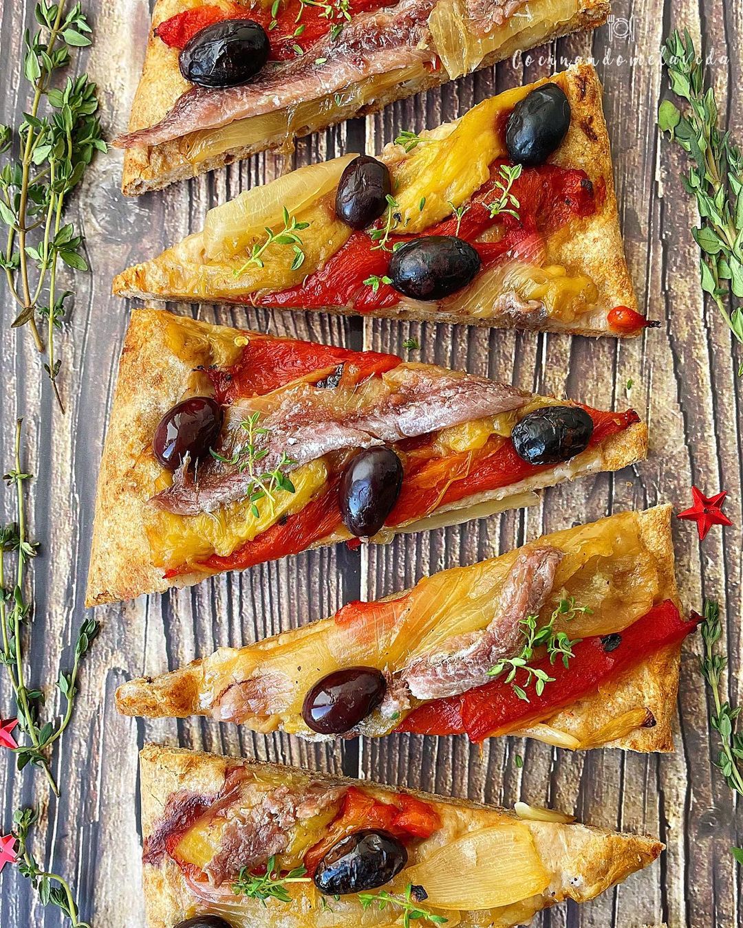 COCA DE ESCALIVADA CON ANCHOAS