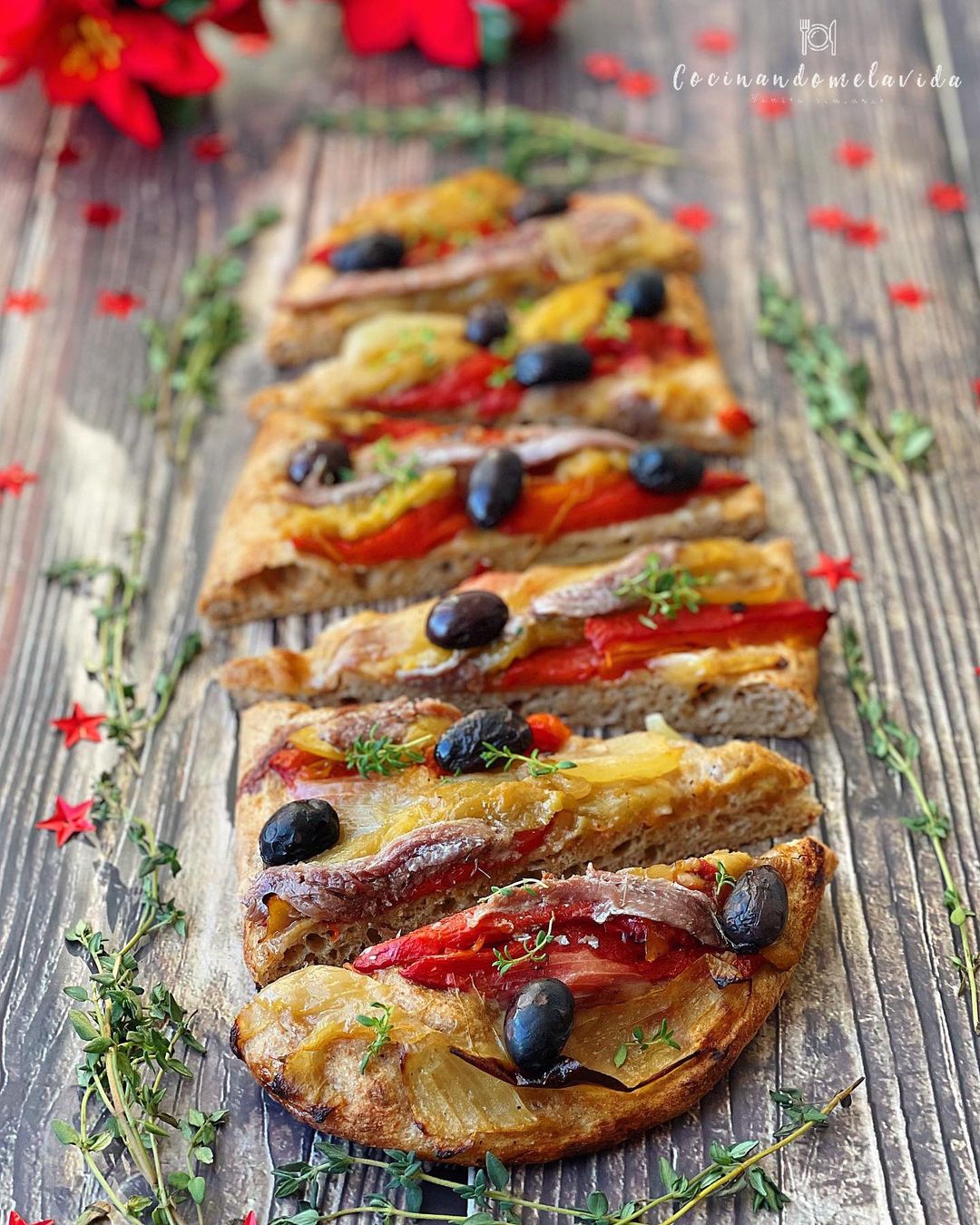 COCA DE ESCALIVADA CON ANCHOAS