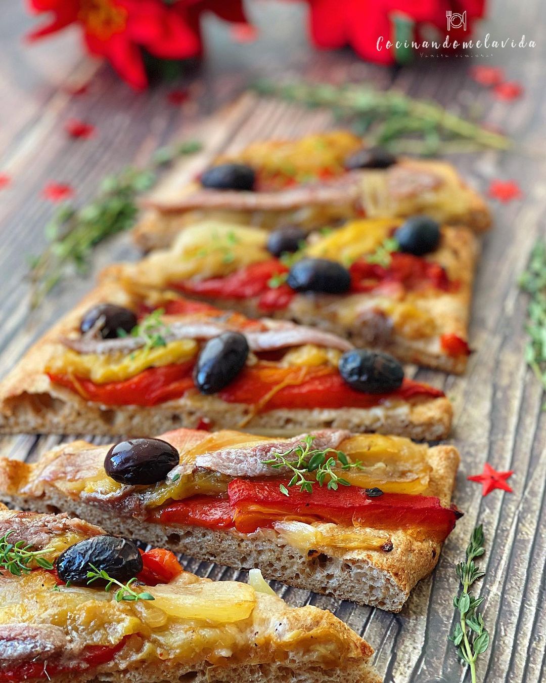 COCA DE ESCALIVADA CON ANCHOAS
