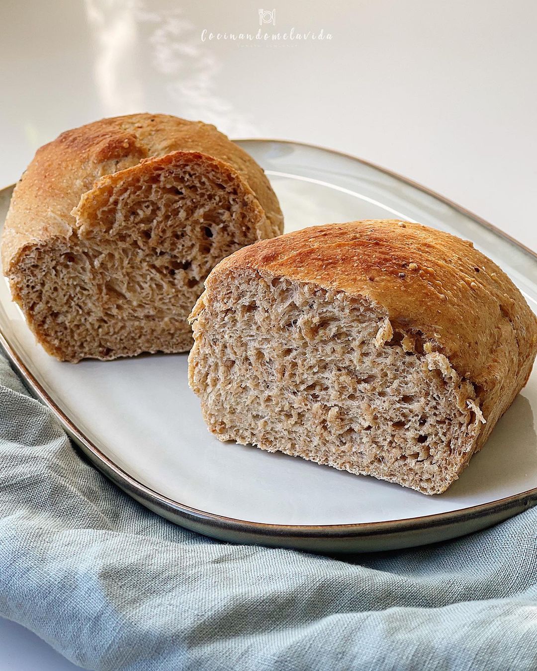 montaditos de pan de quinoa con babaganoush