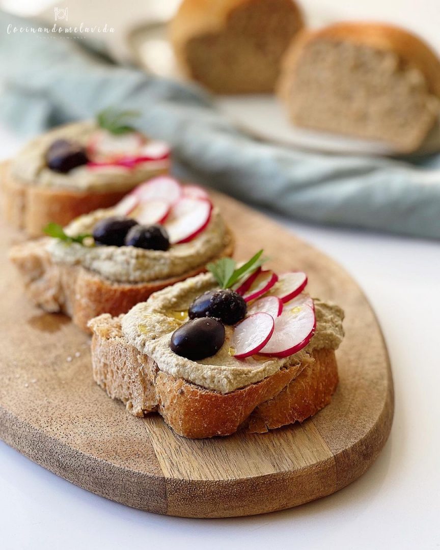 MONTADITOS DE PAN DE QUINOA CON BABAGANOUSH