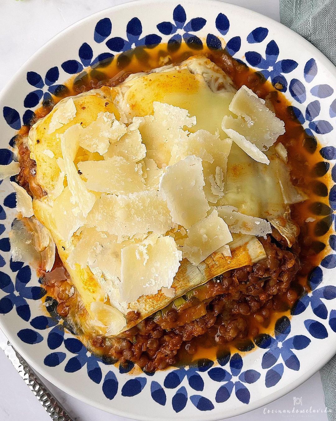 lasaña de calabacín con boloñesa de lentejas