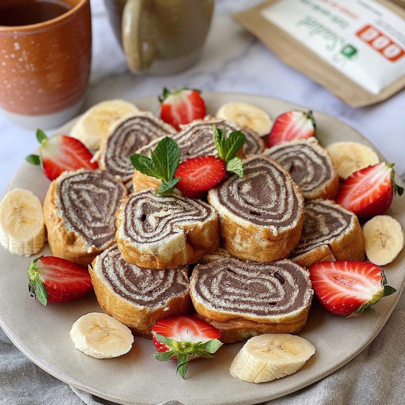 BIZCOCHO ENROLLADO CON NATILLAS DE CHOCOLATE CASERAS