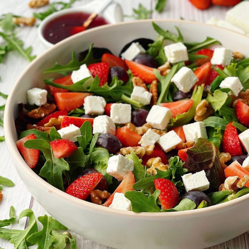 ENSALADA DE BROTES CON FRESAS