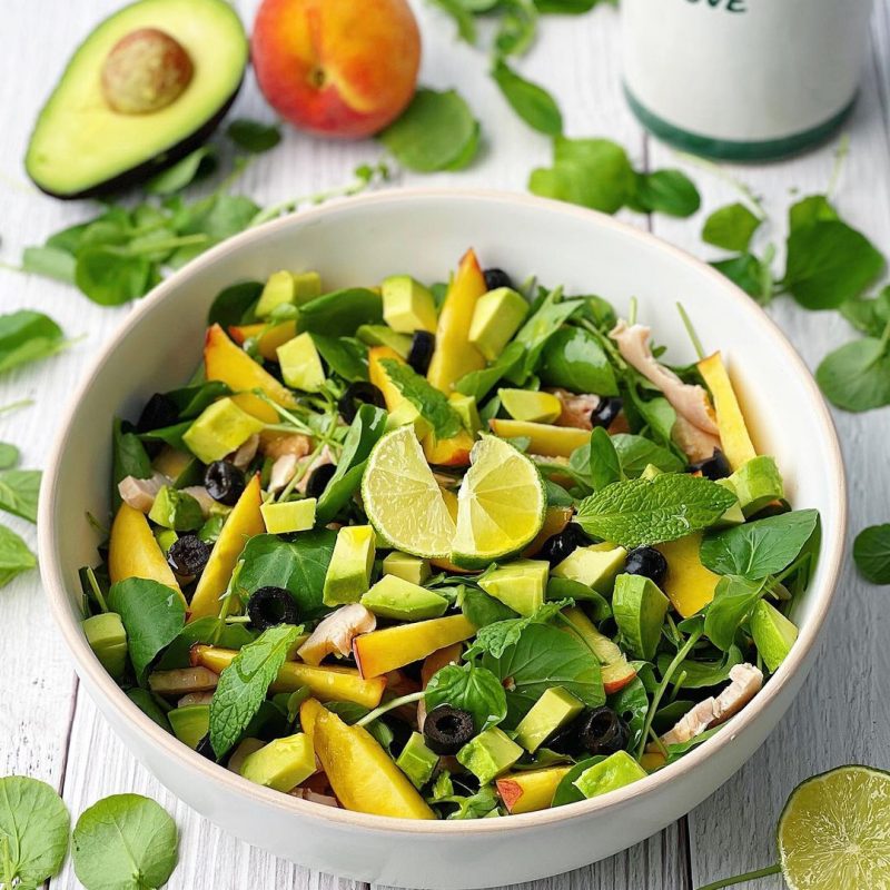 ENSALADA DE BERROS, POLLO ASADO Y NECTARINA