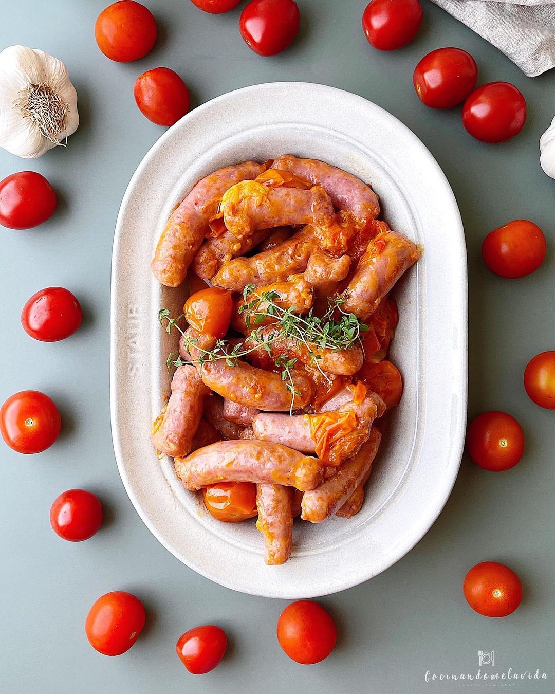 salchichas de pollo con tomatitos