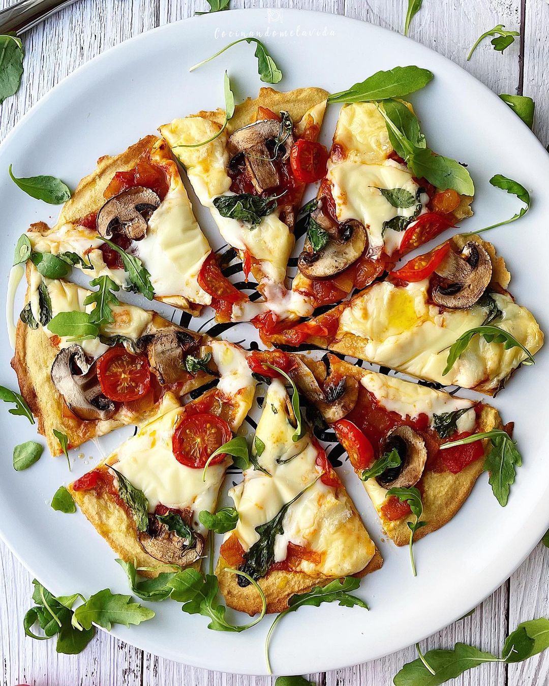 PIZZA CON HARINA DE GARBANZOS COCINANDOMELAVIDA