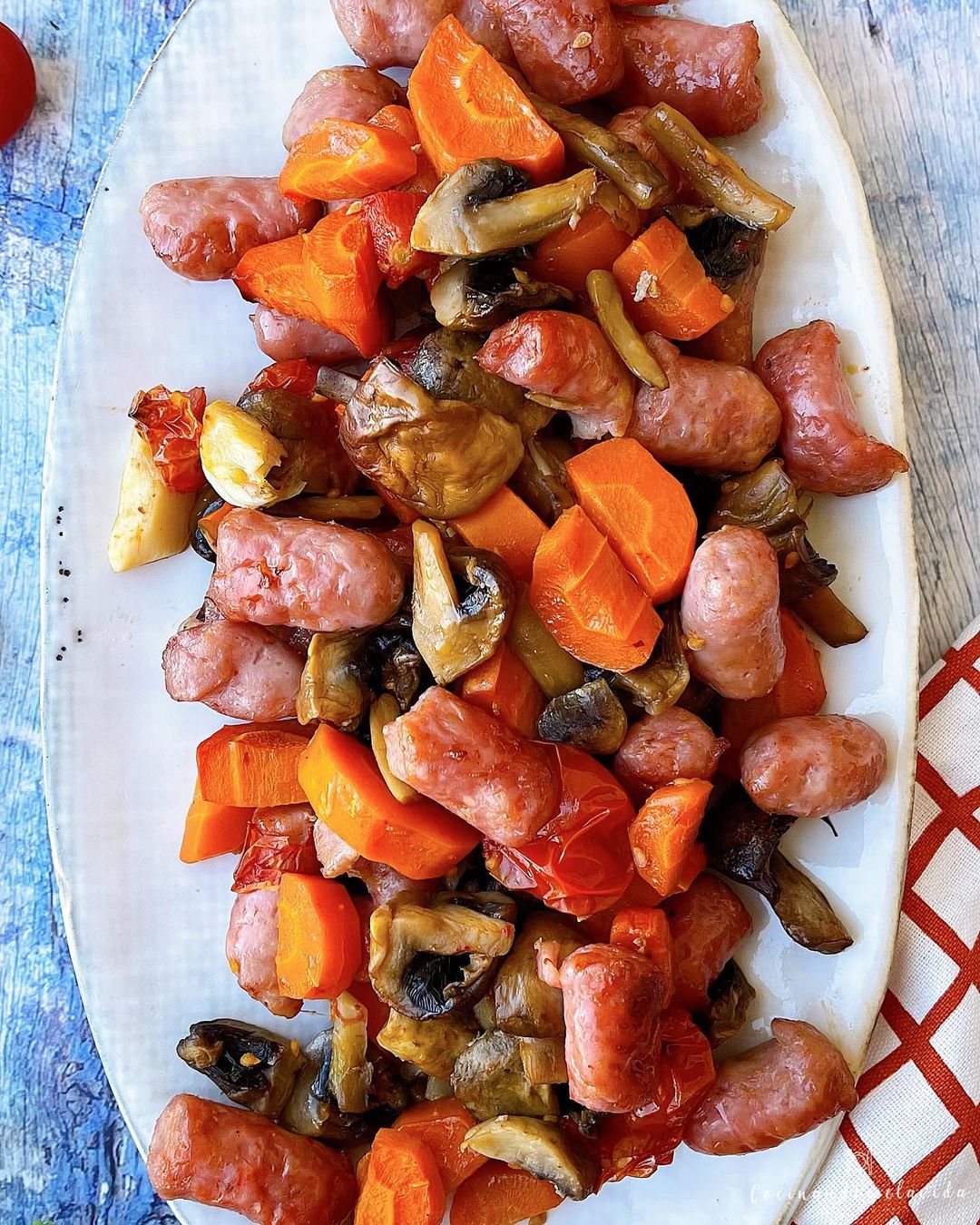 VERDURAS CON SALCHICHAS AL HORNO