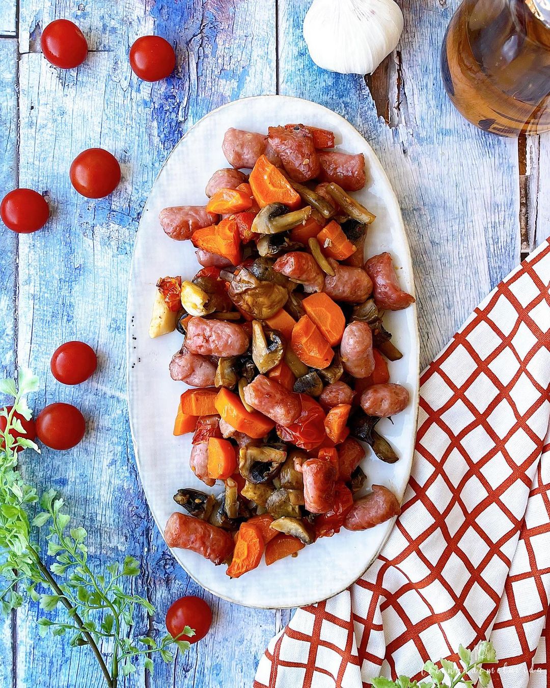 VERDURAS CON SALCHICHAS AL HORNO