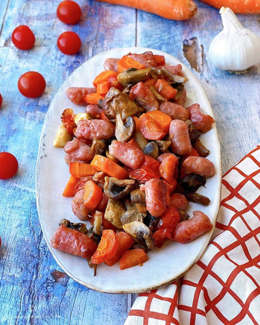 VERDURAS CON SALCHICHAS AL HORNO