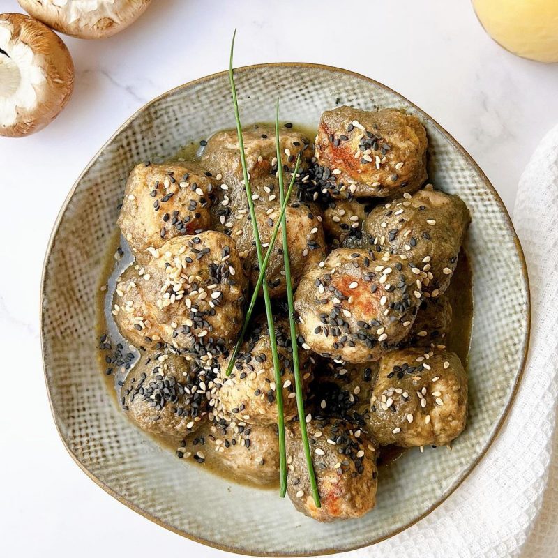 ALBÓNDIGAS DE POLLO EN SALSA DE CHAMPIÑONES