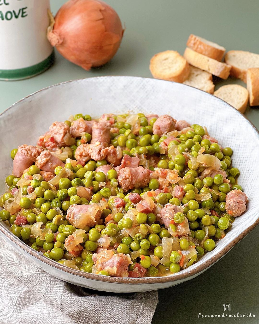 GUISANTES CON SALCHICHAS Y JAMÓN