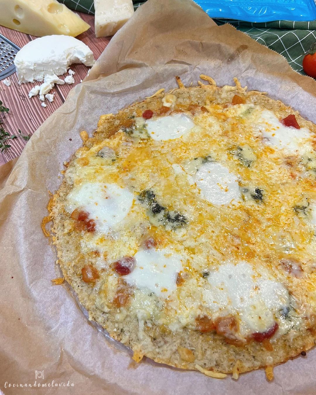 PIZZA 6 QUESOS CON BASE DE ARROZ INTEGRAL