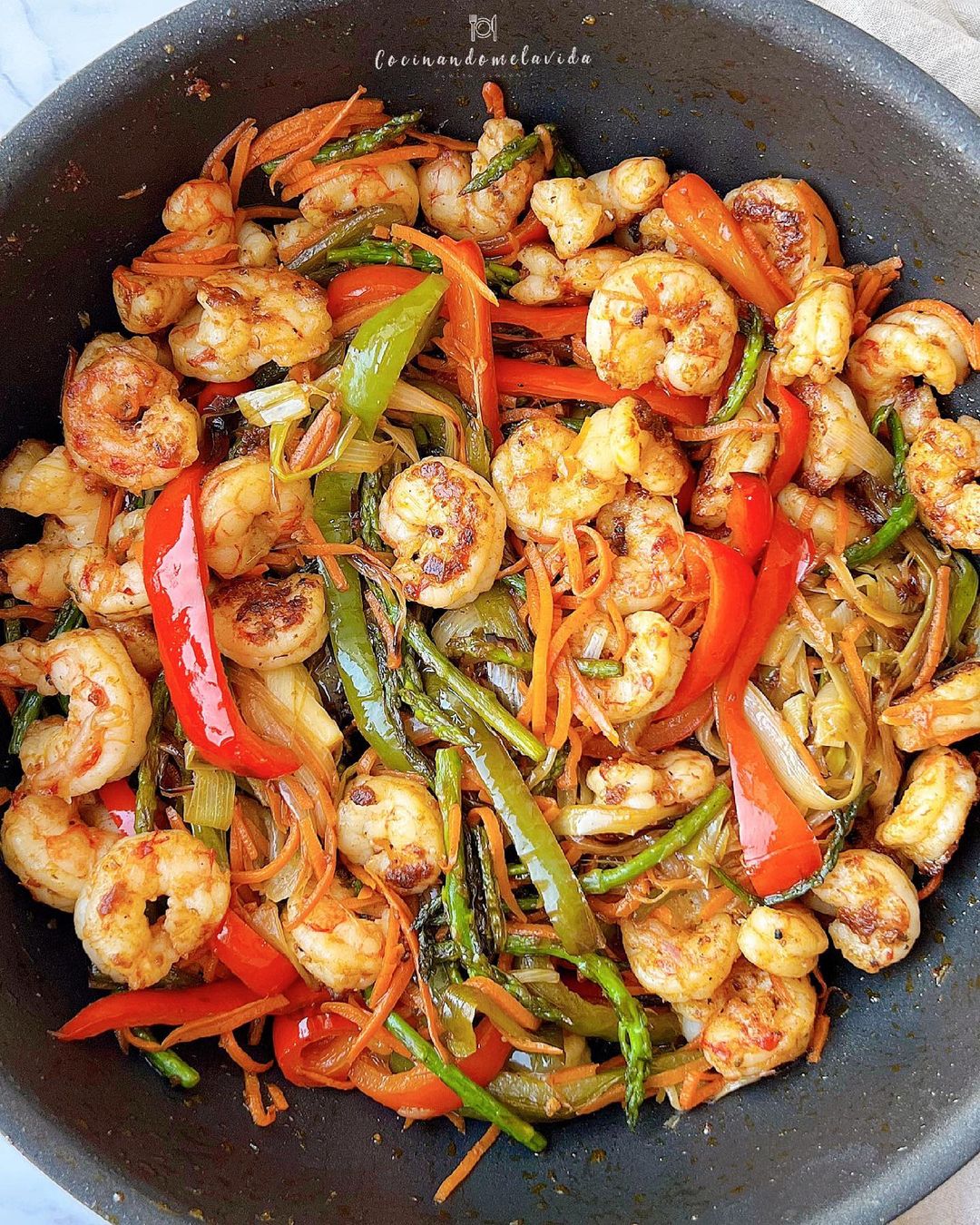 WOK DE GAMBONES CON VERDURAS COCINANDOMELAVIDA