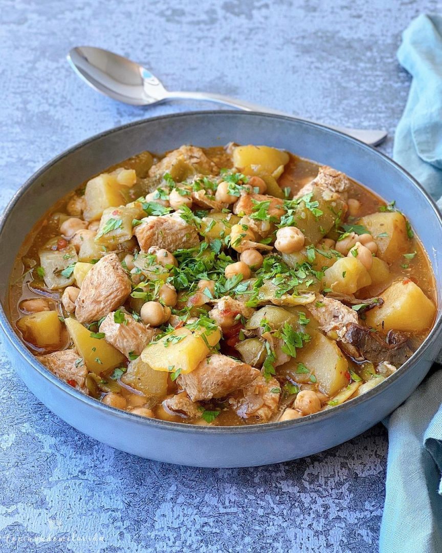 guiso de pavo con patata, garbanzos y judía verde