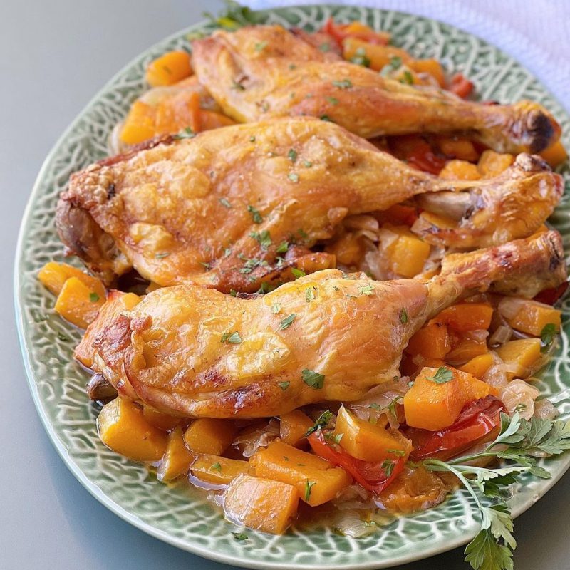 MUSLOS DE POLLO AL HORNO CON VERDURAS