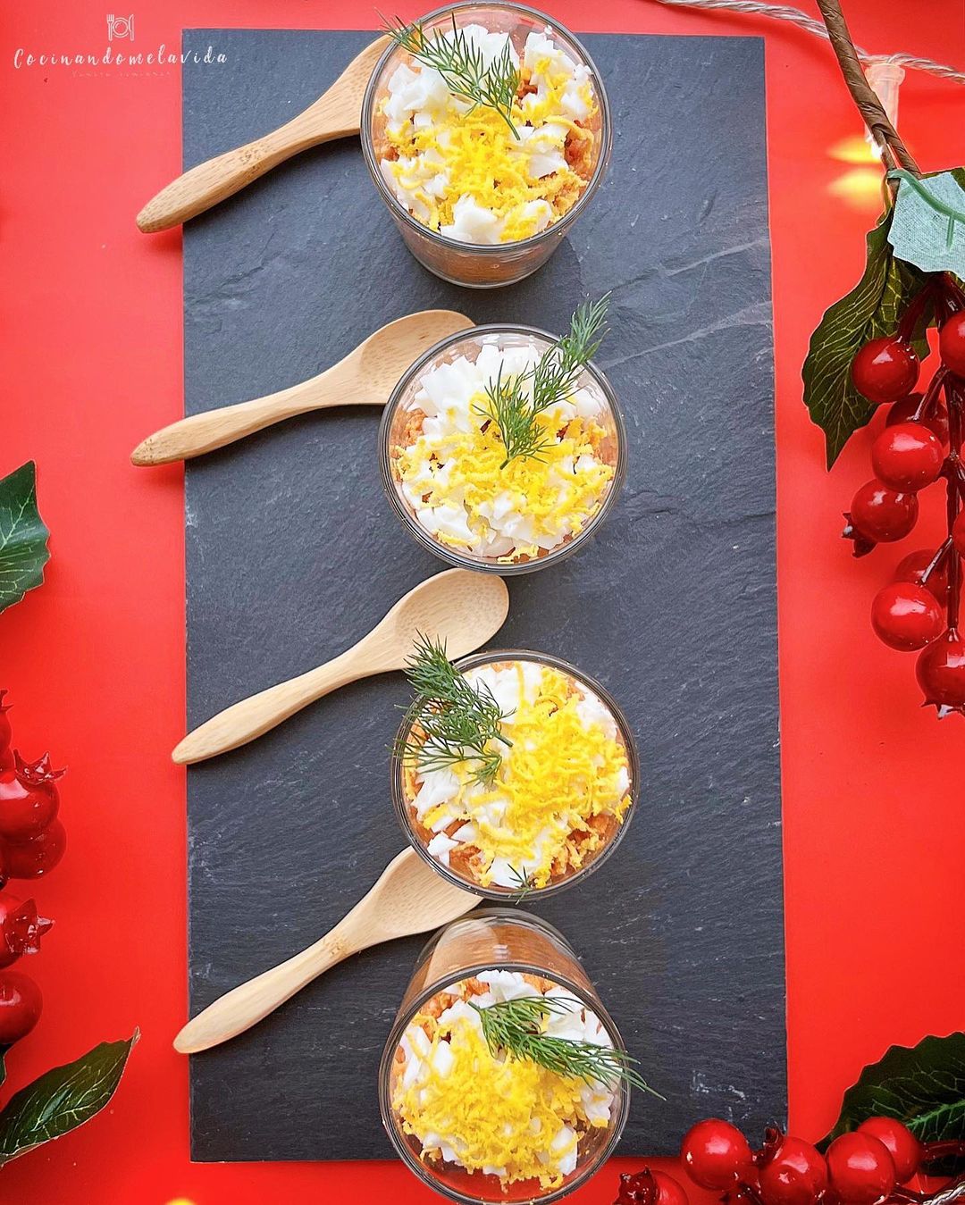 VASITOS DE HUEVOS RELLENOS