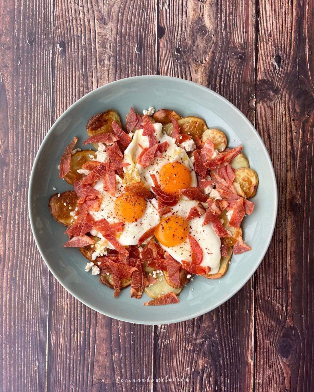 HUEVOS CON PATATAS Y LOMO IBÉRICO