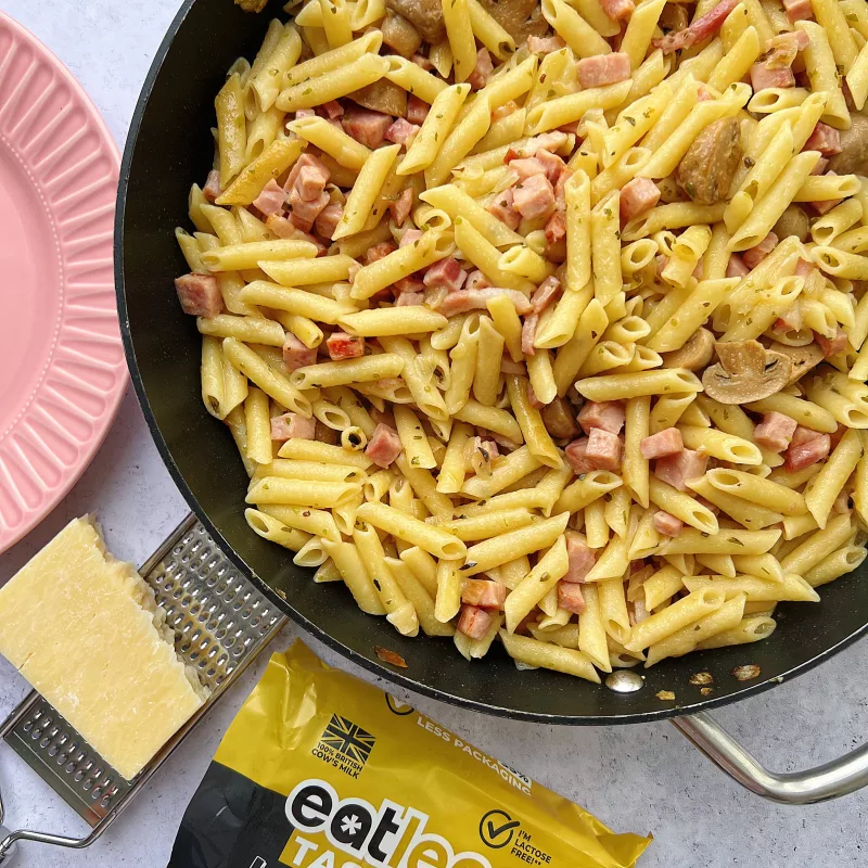 MACARRONES CON CHAMPIÑONES Y BEICON